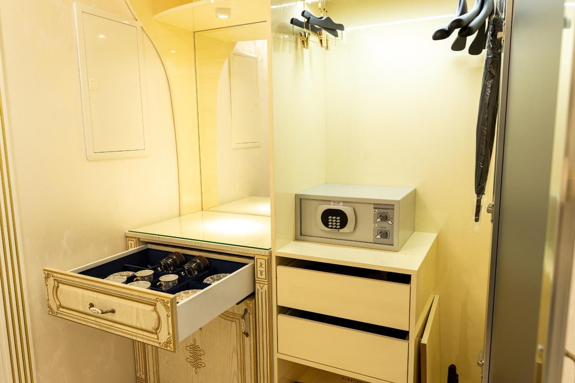 Royal Palace Luxury Hotel And Spa Khmelnytskyi Room photo