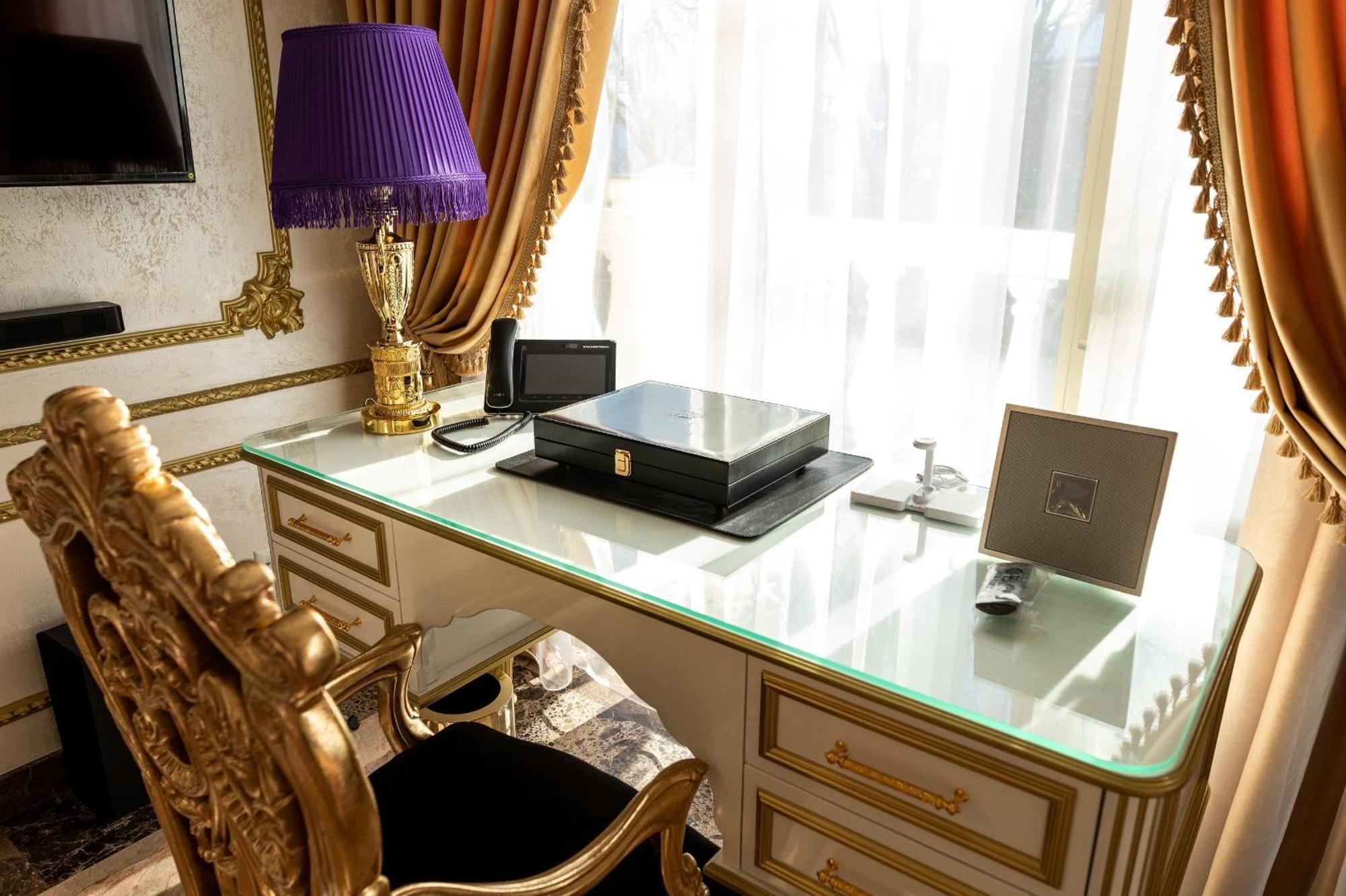 Royal Palace Luxury Hotel And Spa Khmelnytskyi Room photo
