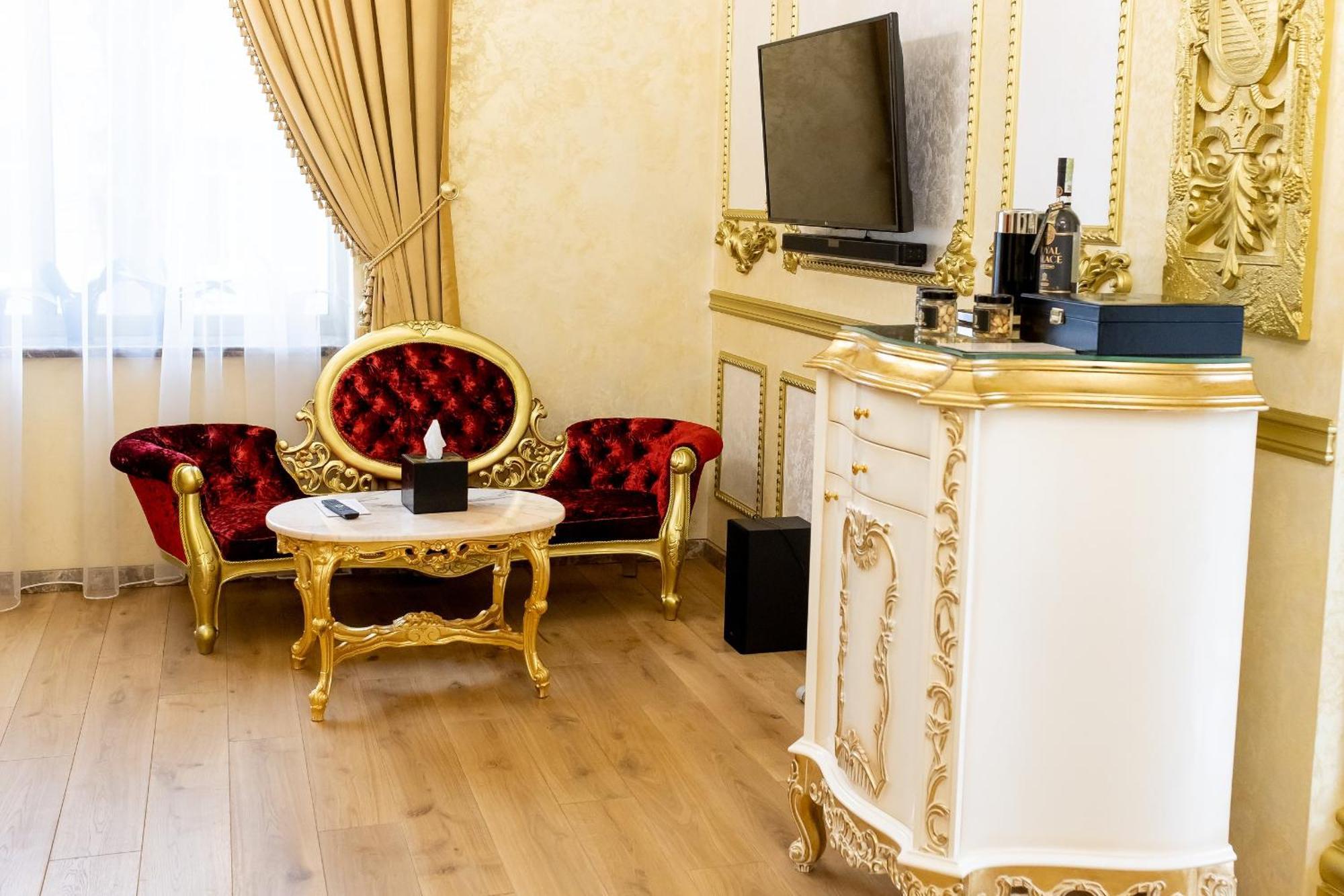 Royal Palace Luxury Hotel And Spa Khmelnytskyi Room photo
