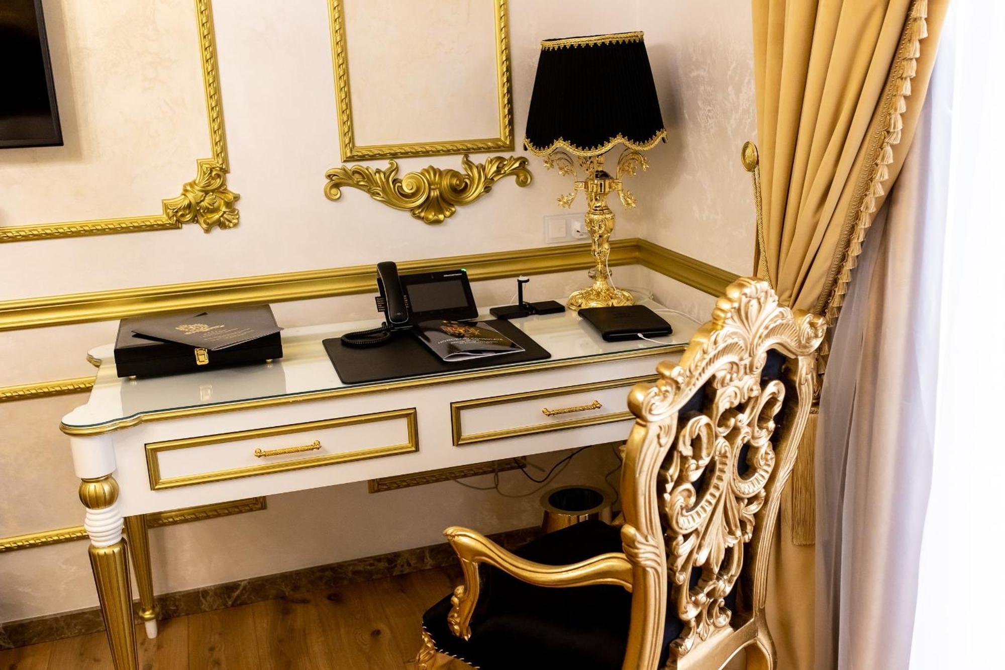 Royal Palace Luxury Hotel And Spa Khmelnytskyi Room photo