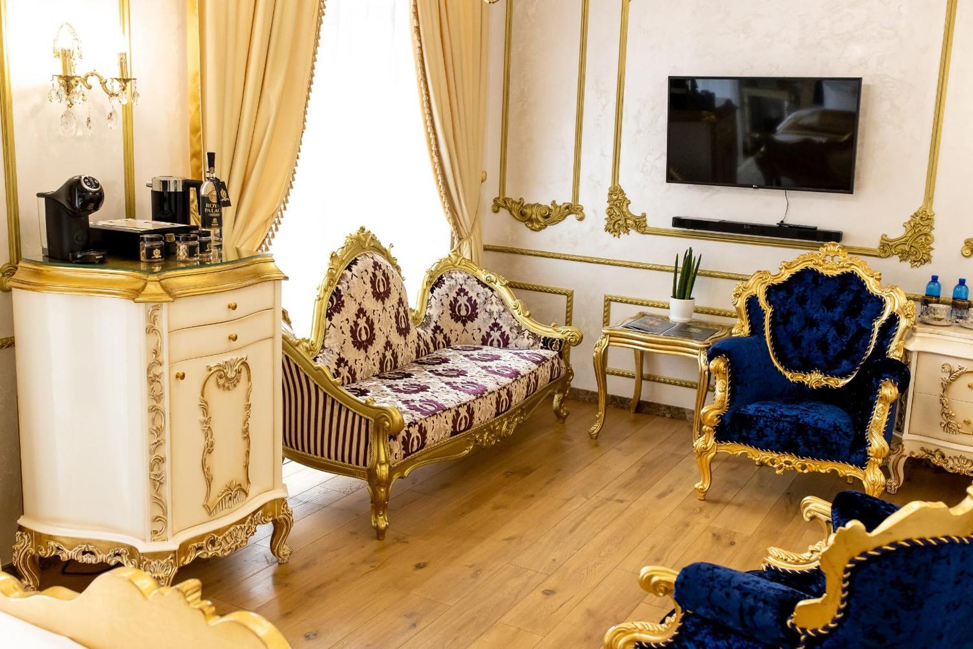 Royal Palace Luxury Hotel And Spa Khmelnytskyi Room photo
