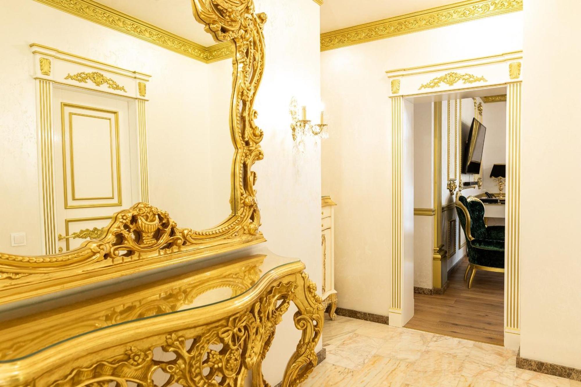 Royal Palace Luxury Hotel And Spa Khmelnytskyi Room photo